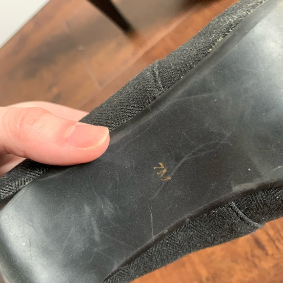 Roberto Vianni Bow Tie Heels - Picture 2 of 3